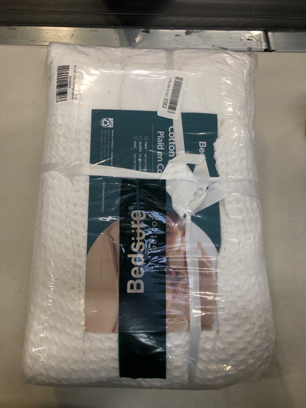 Photo 2 of (( FACTROY SEALED )) Bedsure 100% Cotton Blankets Queen Size for Bed - 405GSM Waffle Weave Blankets for All Seasons, White Soft Lightweight Woven Knit Blankets, 90x90 inches
