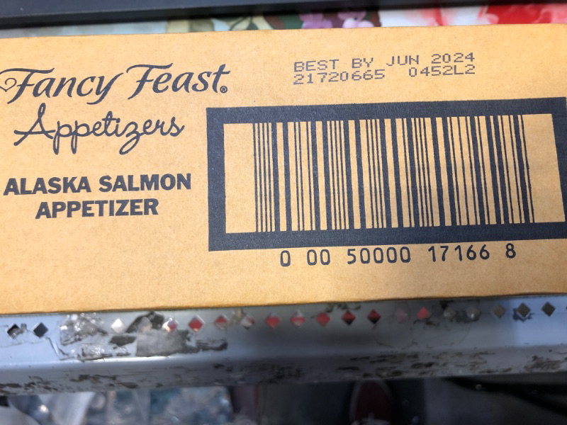 Photo 3 of (10 Pack) Fancy Feast Wet Cat Food Complement, Appetizers Steamed Wild Alaskan Salmon in Delicate Broth, 1.1 oz. Trays  -- FACTORY SEALED , BB JUNE 2024 --
