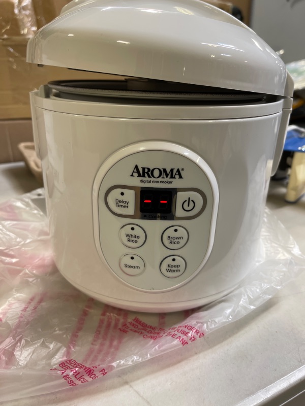 Photo 2 of Aroma Housewares 8-Cup (Cooked) (4-Cup UNCOOKED) Digital Rice Cooker and Food Steamer (ARC-914D),White