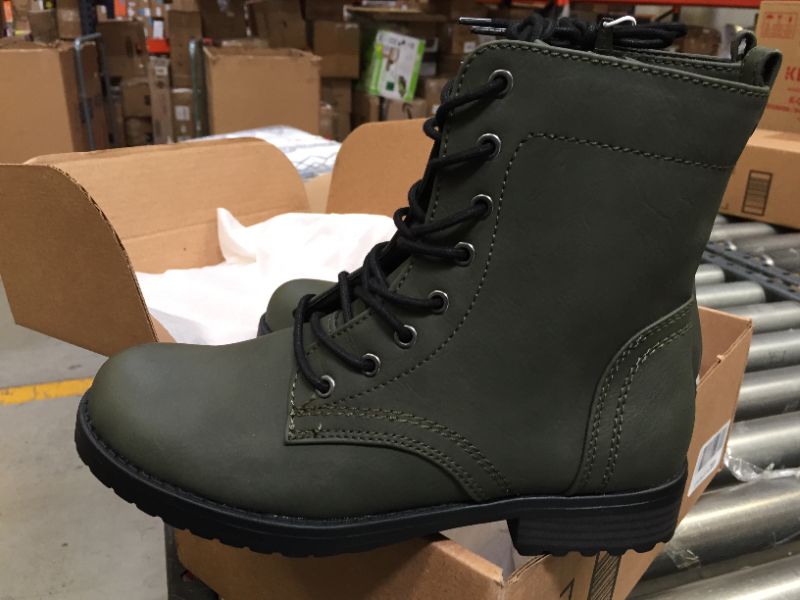 Photo 2 of Amazon Essentials Women's Lace-Up Combat Boot 7.5

