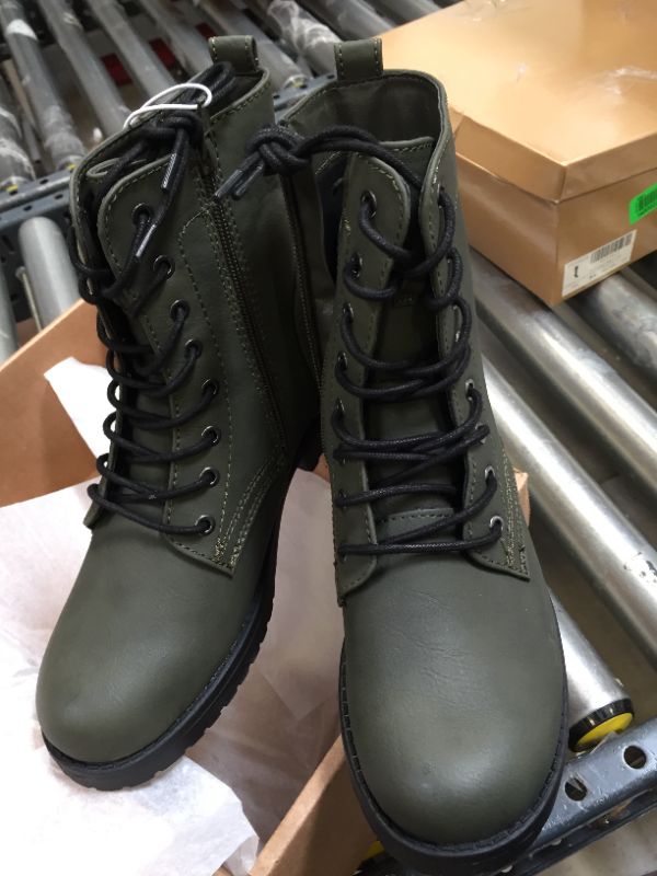 Photo 3 of Amazon Essentials Women's Lace-Up Combat Boot 7.5
