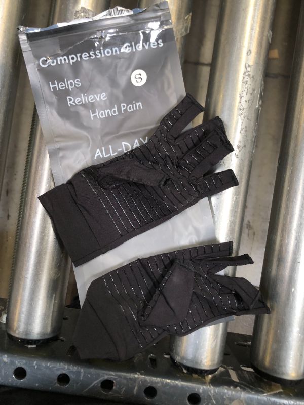 Photo 2 of ITHW Copper Arthritis Compression Gloves Women Men Rheumatoid Arthritis Pain Relief Swelling Fingerless Compression Gloves for Computer Typing and Dailywork of Hands joint Support (S) Fingerless-black Small (1 Pair)