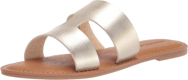 Photo 1 of Amazon Essentials Women's Flat Banded Sandal- size 6.5
