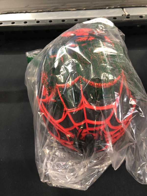 Photo 2 of Bell 7059833 Children Spider-Man 3D Web Slinger Multi-Sport Helmet , Child (5-8 yrs.)
