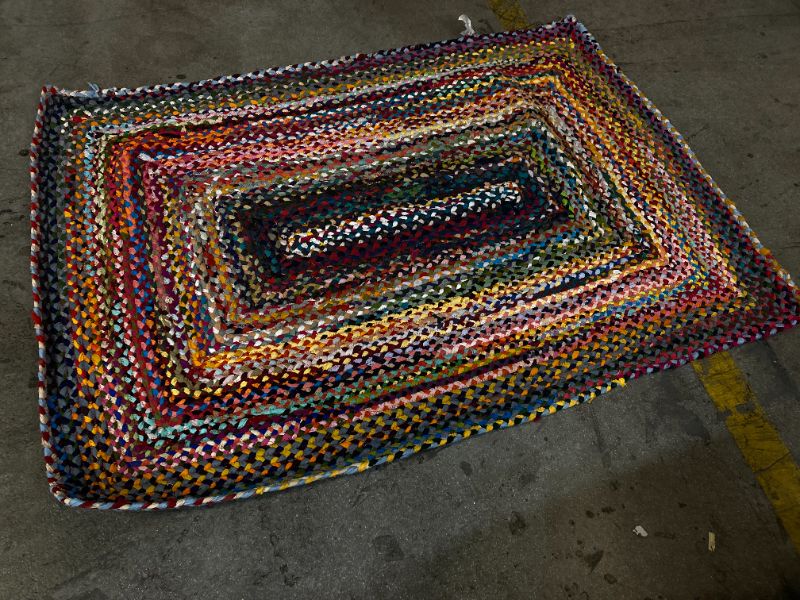 Photo 1 of 70"X48" NULOOM LULTICOLORED RECTANGLE RUG +++SLIGHTLY DIRTY DUE TO SHIPPING AND HANDLING+++