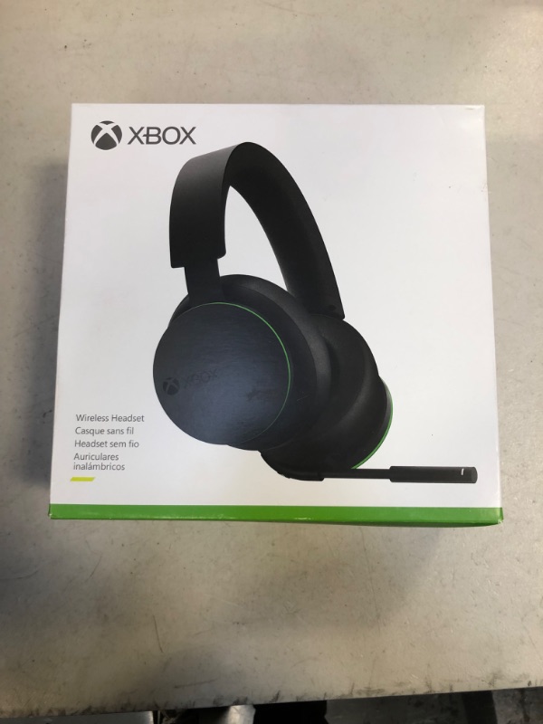 Photo 2 of Xbox Wireless Headset – Xbox Series X|S, Xbox One, and Windows 10 Devices
