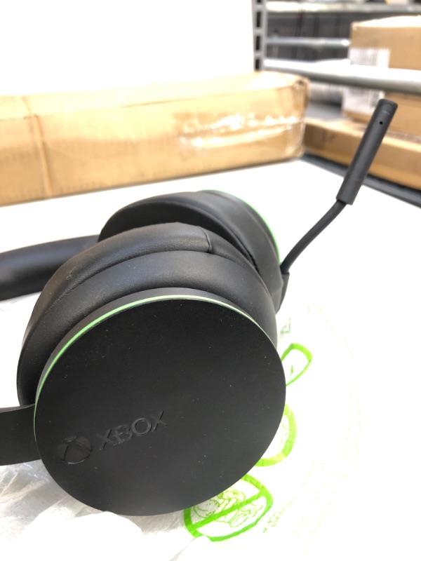 Photo 4 of Xbox Wireless Headset – Xbox Series X|S, Xbox One, and Windows 10 Devices
