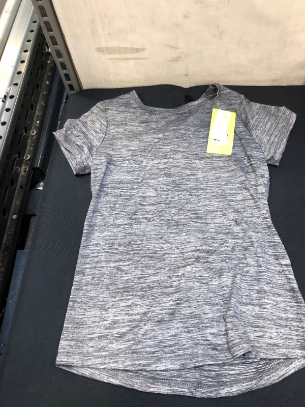 Photo 1 of GIRLS ACTIVE ATHLETIC SHIRT 
SIZE XS 