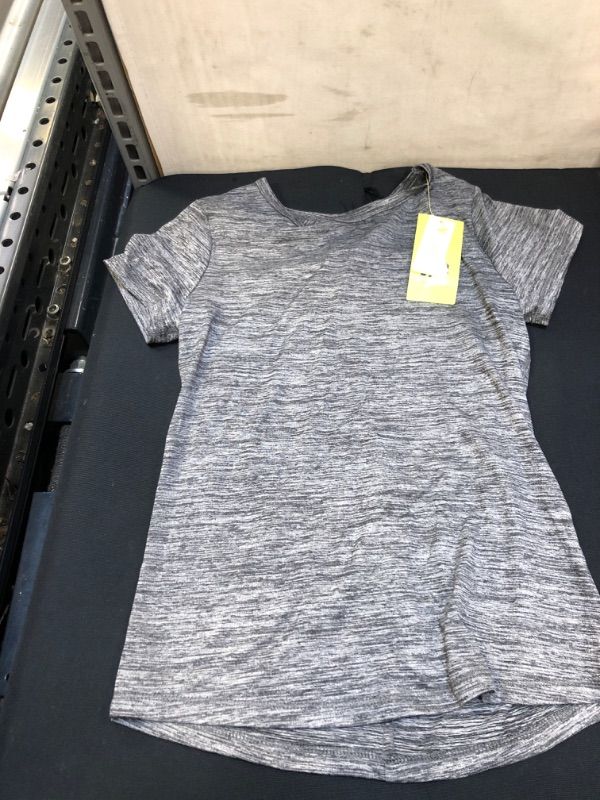 Photo 1 of GIRLS ACTIVE ATHLETIC SHIRT 
SIZE M 