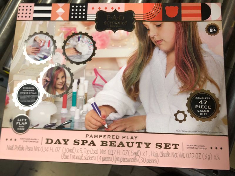 Photo 5 of FAO SCHWARZ PAMPERED PLAY DAY SPA BEAUTY SET -  47 PIECE SALON