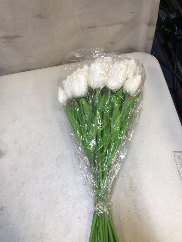Photo 1 of 20pcs Artificial Tulips PU Touch Single Stem Fake Flower Bouquet Arrangement for Home Party Wedding Decoration (White)
