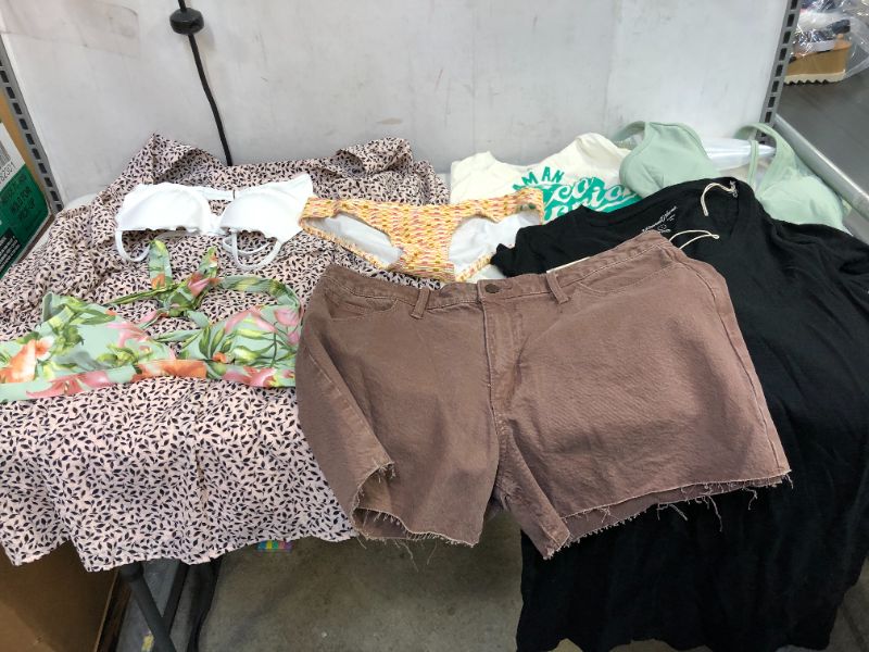 Photo 1 of BAG LOT, ASSORTED CLOTHING, VARIOUS SIZES AND COLORS, SOLD AS IS