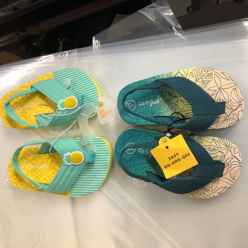 Photo 1 of 2x Toddler Slip-on Flip Flop Sandals Cat & Jack , MultiColored
Size: S 5/6