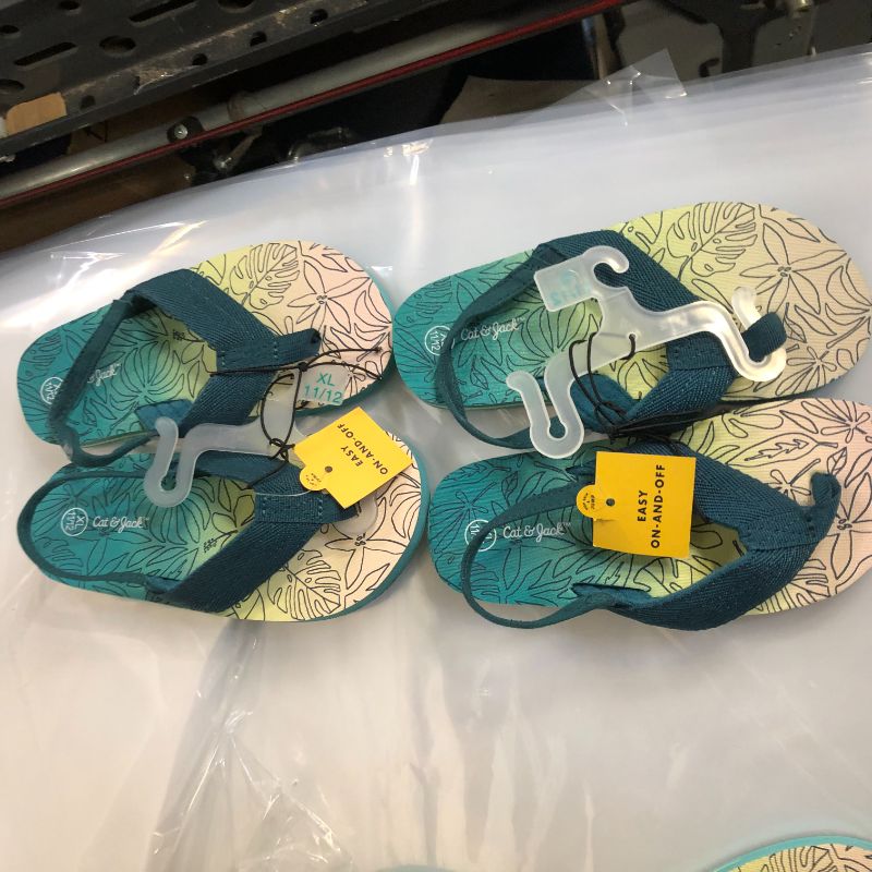 Photo 2 of 2x Toddler Shawn Sandals - Cat & Jack Navy Multi , Blue Multi
Size: XL 11/12