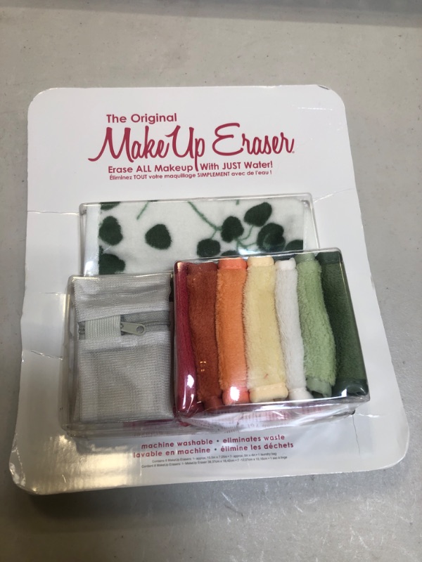 Photo 3 of Costco The Original Makeup Eraser 7 Day Reusable and Full Size Set Equal to 3600 Makeup Wipes | 1 Full Size (15.5in x 7.25in) | 7 Minis (4in x 3in) | 1 Laundry Bag