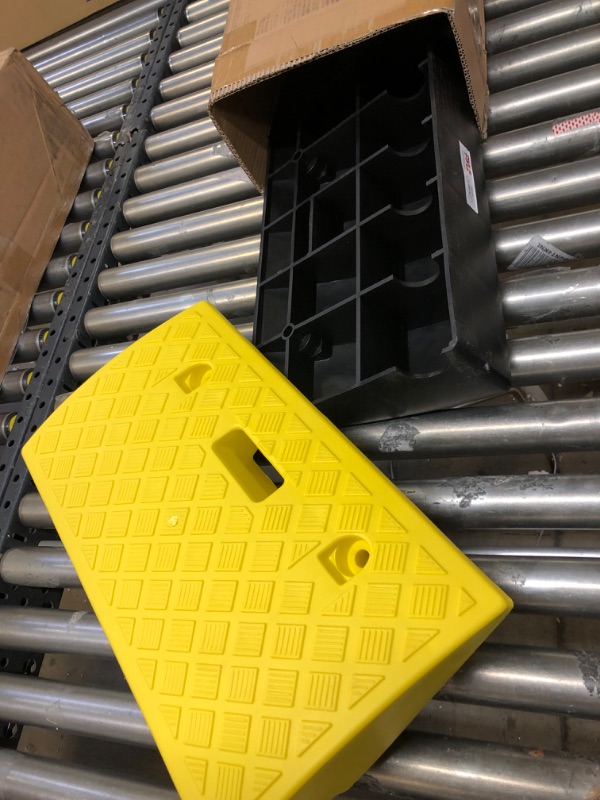 Photo 1 of pyle portable lightweight curb ramps 2 pack heavy duty plastic threshold ramp kit set for driveway, loading dock, sidewalk, car, truck, scooter, bike, motorcycle & wheelchair mobility pcrbdr27