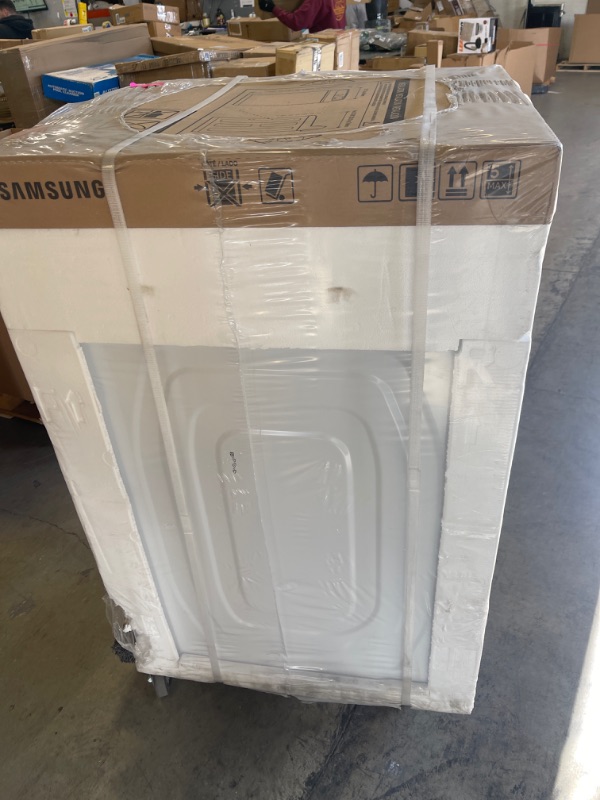 Photo 2 of Samsung - 7.2 Cu. Ft. Gas Dryer with Sensor Dry - White, * FACTORY SEALED * SCRATCH ON SIDE PANEL 
