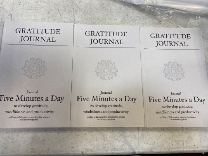 Photo 2 of (3 Pack) Gratitude Journal: Journal 5 minutes a day to develop gratitude, mindfulness
