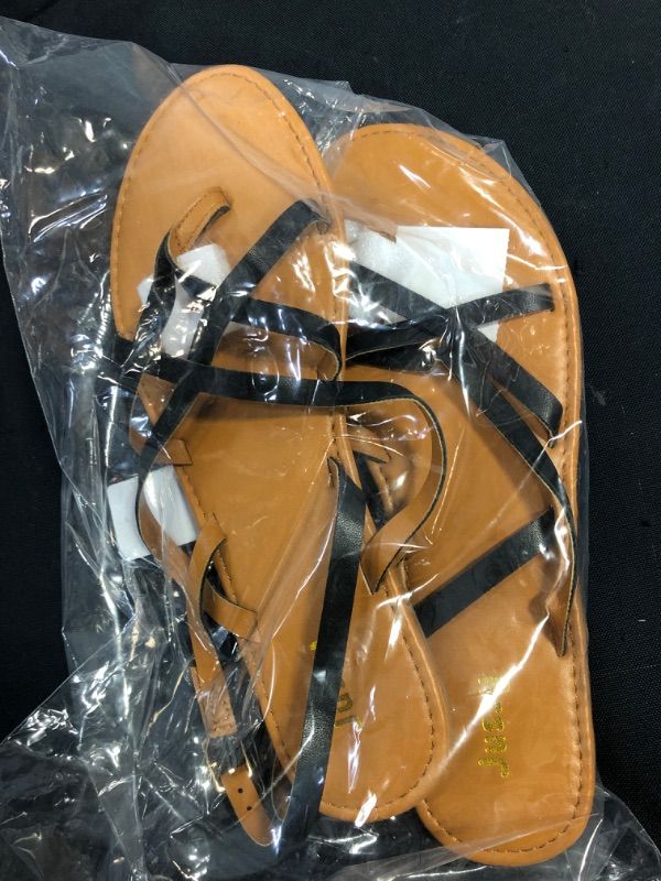 Photo 1 of Flat Sandals for Women Strappy Sandal, Jussy Adjustable Flat Sandals with Buckled Ankle Strap Simple Classic Sandals Ladies Sandals
SIZE 9 
