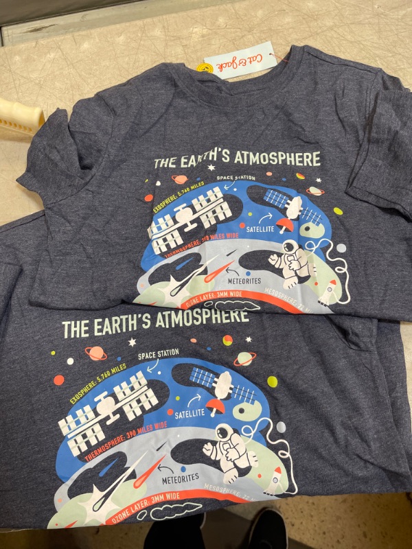 Photo 2 of 2 pc Boys' 'the Earth's Atmosphere' Graphic Short Sleeve T-Shirt - Cat & Jack™
Size: XL
