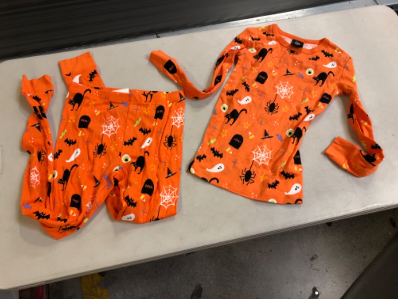 Photo 1 of 5 PAIR HALLOWEEN SPOOKY PAJAMA SET FOR FAMILY , INCLUDES : 2 SETS OF LARGE SIZE WOMENS , 1 KIDS SIZE 10 , 1 KIDS SIZE 12 , 1 MENS SIZE MEDIUM 