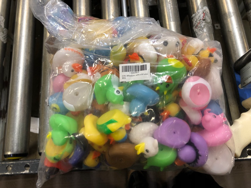 Photo 1 of 100 pack rubber duck 