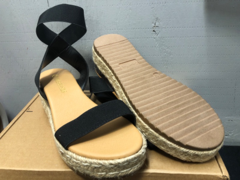 Photo 2 of 7.5 size sandlas 
