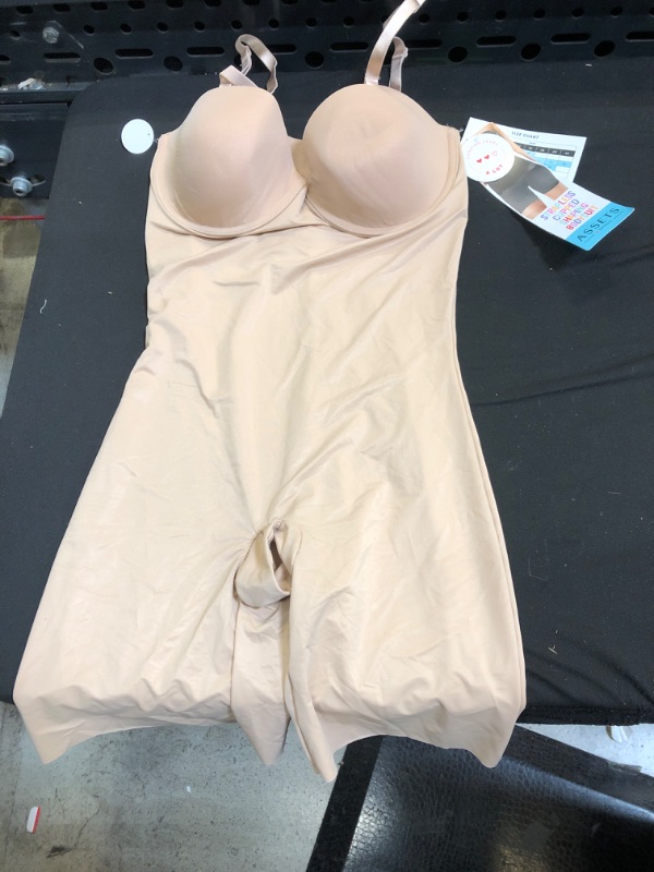 Photo 2 of ASSETS BY SPANX Women's Flawless Finish Strapless Cupped Midthigh Bodysuit SIZE M 

