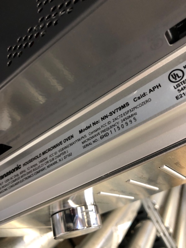 Photo 1 of ***SOLD FOR PARTS ONLY** DOESN'T HAVE HEAT**Panasonic - NN-SV79MS 1.4 Cu. Ft. Countertop Microwave Oven with Inverter Technology and Alexa compatibility - Stainless steel---------item is usded needs cleaning 
