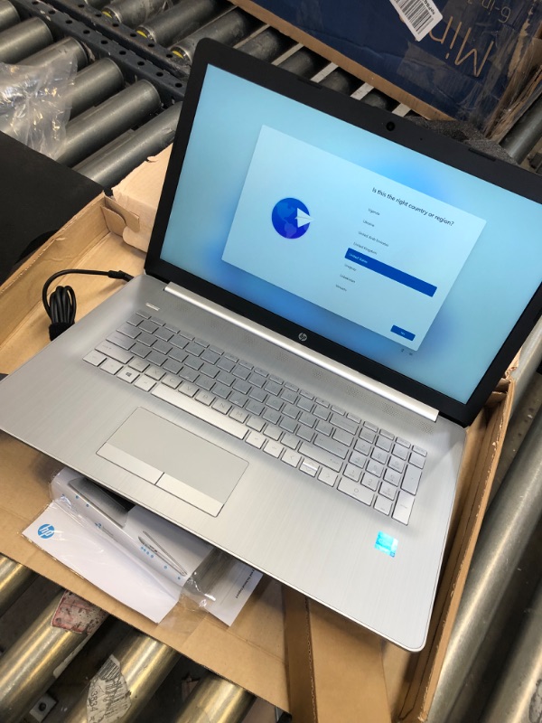 Photo 2 of HP 17" FHD, i3-1115, 8GB RAM, 256 GB SSD, Silver, Windows 11, 17-by4022wm