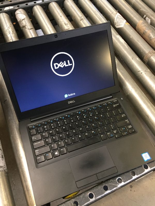 Photo 1 of Dell Latitude 7290 - 12.5" - Intel Core i5 8350U - 16GB RAM - 256 GB SSD - Windows 10 pro - Charget Included
 -- SIGNS OF NORMAL WEAR