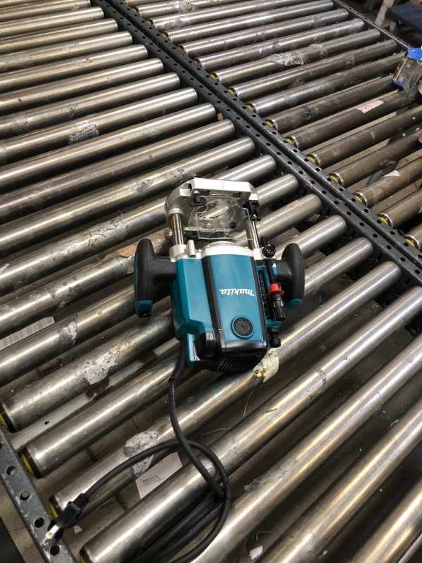 Photo 2 of Makita RP1800 3-1/4 HP* Plunge Router
