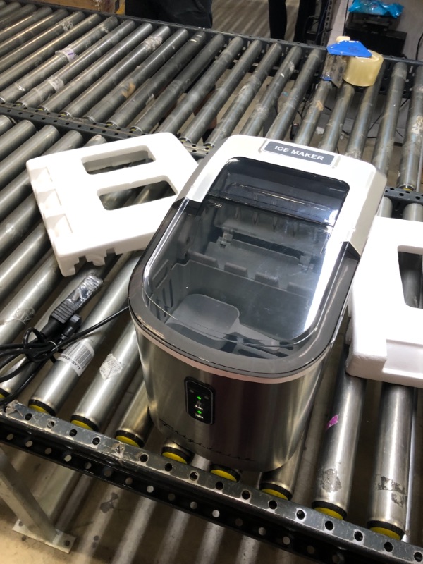 Photo 1 of FRIGIDAIRE EFIC189-Silver Compact Ice Maker, 26 lb per Day, Silver