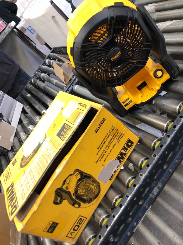 Photo 2 of 20-Volt MAX Jobsite Fan - DOES NOT INCLUDE BATTERY 