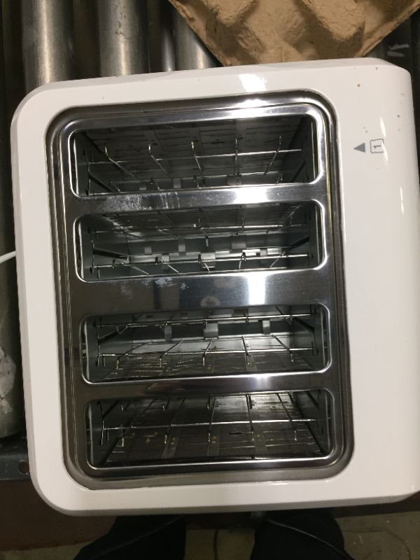 Photo 3 of Cuisinart CPT-142P1 4-Slice Compact Plastic Toaster, White
