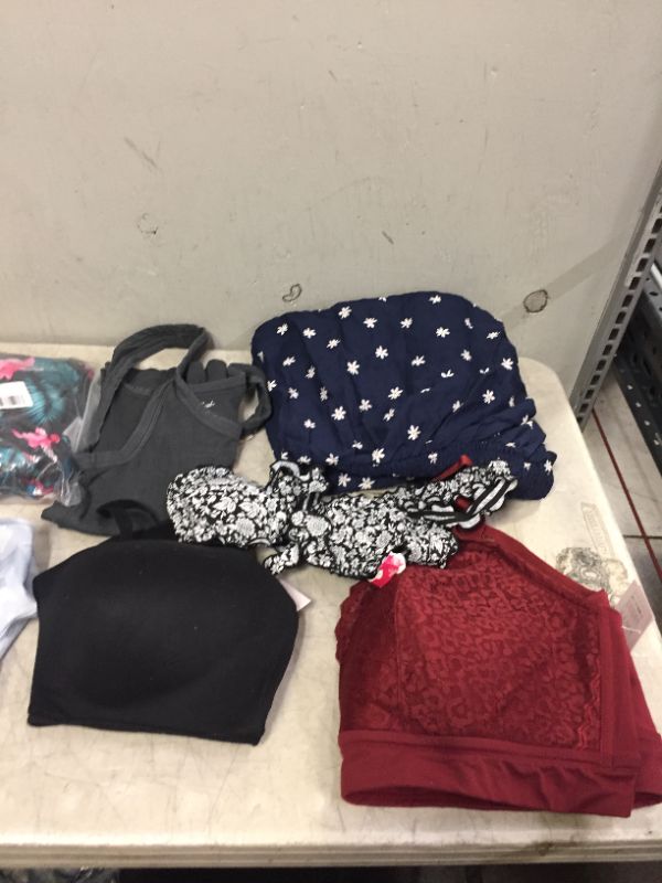 Photo 2 of BAG LOT OF 10 WOMEN CLOTHING ITEMS - DIFFERENT STYLES AND SIZES --SOLD AS IS --