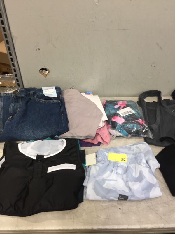 Photo 3 of BAG LOT OF 10 WOMEN CLOTHING ITEMS - DIFFERENT STYLES AND SIZES --SOLD AS IS --