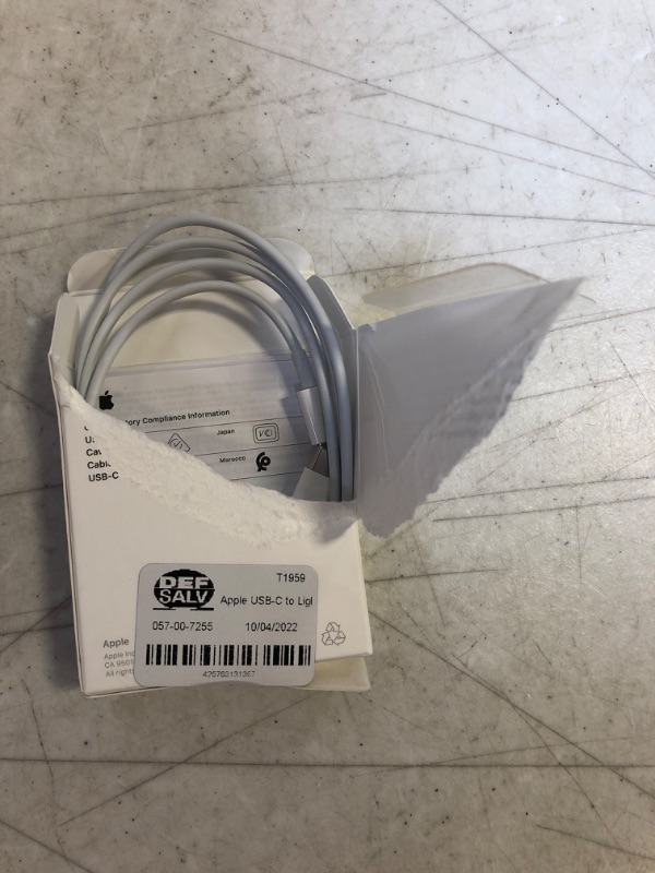 Photo 3 of Apple USB-C to Lightning Cable (1m)