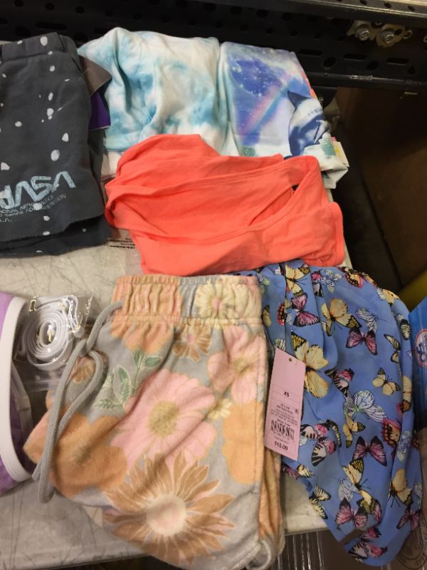 Photo 2 of BAG LOT OF WOMEN CLOTHES 14 ITEMS - DIFFERENT STYLES AND SIZES --SOLD AS IS ---