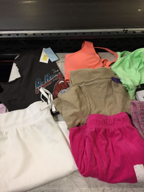 Photo 3 of BAG LOT OF WOMEN CLOTHES 14 ITEMS - DIFFERENT STYLES AND SIZES --SOLD AS IS ---