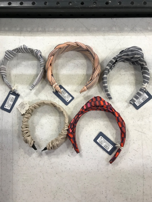 Photo 1 of Assorted hairbands, set of 5