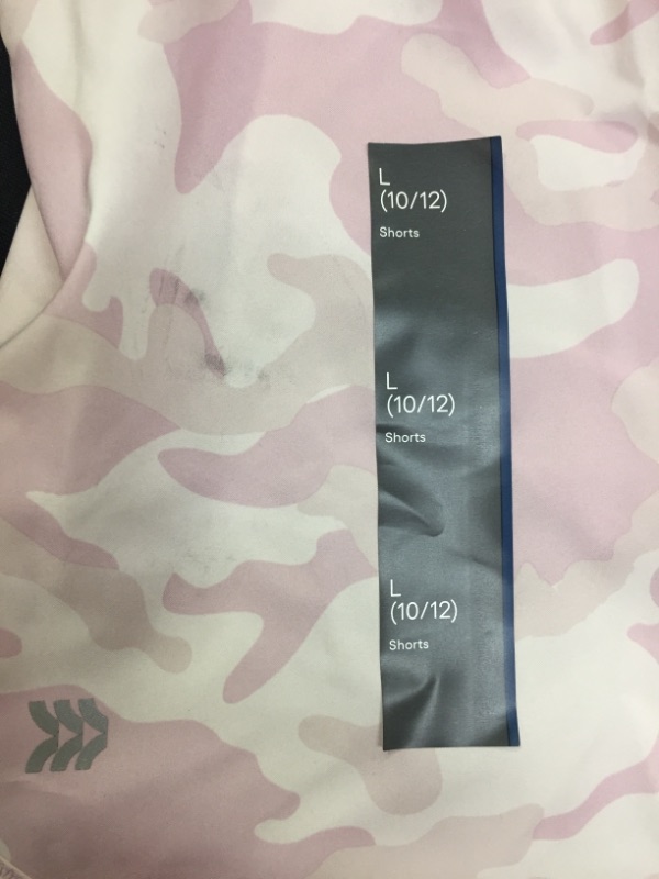 Photo 1 of 2 PACK-Girs' Run Shorts pink camo - a in Motion™
SIZE L 10/12 (girls)
small black marks on both shorts (pictured)