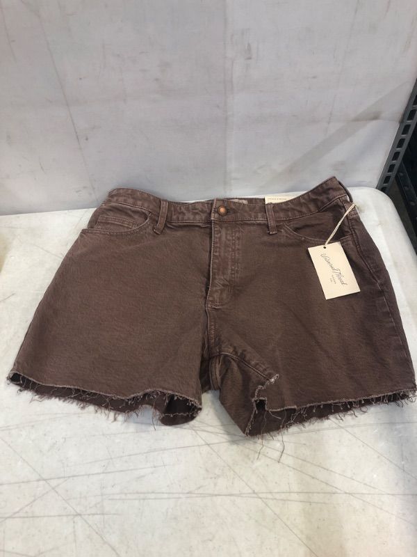 Photo 1 of WOMENS SHORTS 
SIZE 6