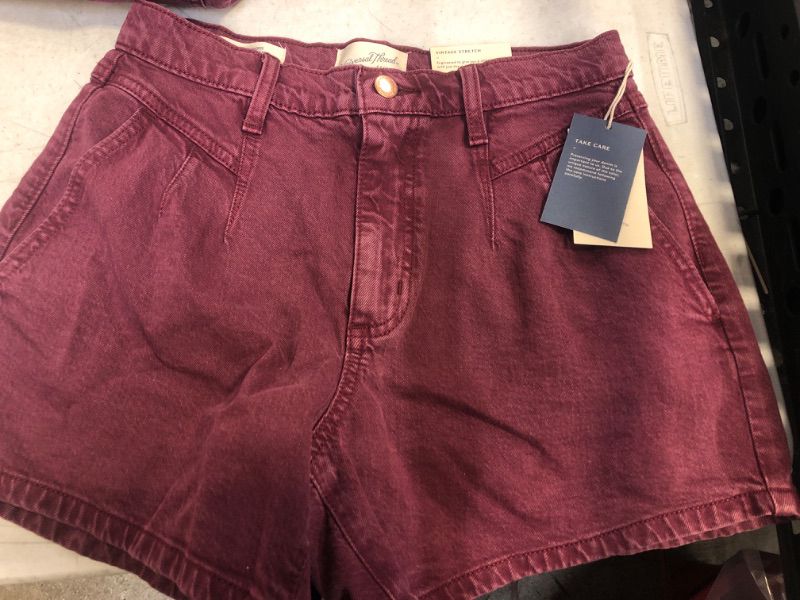 Photo 1 of WOMENS SHORTS 
SIZE 0