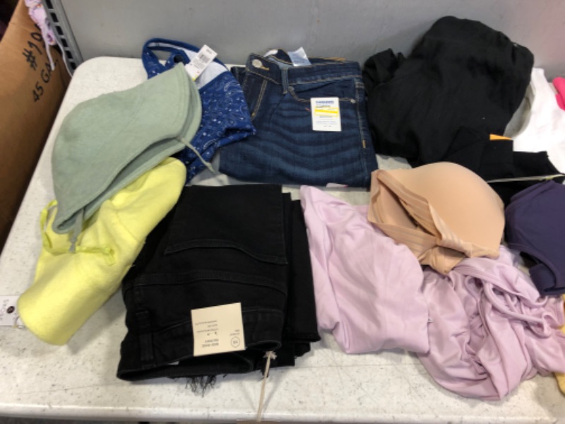 Photo 1 of BOX LOT---- VARIOUS WOMEN CLOTHING ITEMS AND SIZES