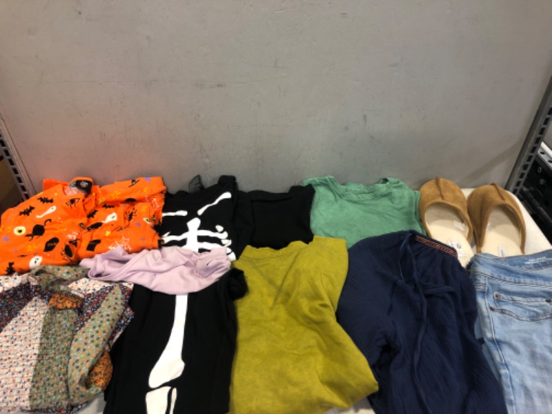 Photo 1 of Bag Lot Used Assorted Clothes Men Women and Children Various Sizes Sold AS-IS (11)