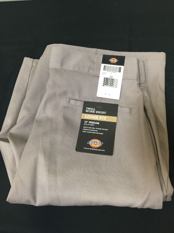 Photo 3 of Dickies Men's 13 Inch Loose Fit Multi-Pocket Work Short ( size 34 )
