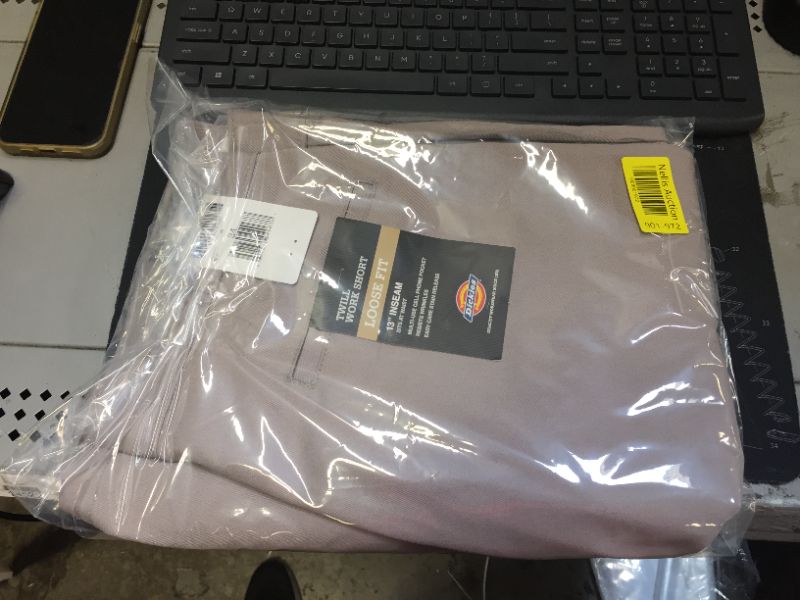 Photo 1 of Dickies Men's 13 Inch Loose Fit Multi-Pocket Work Short ( size 34 )
