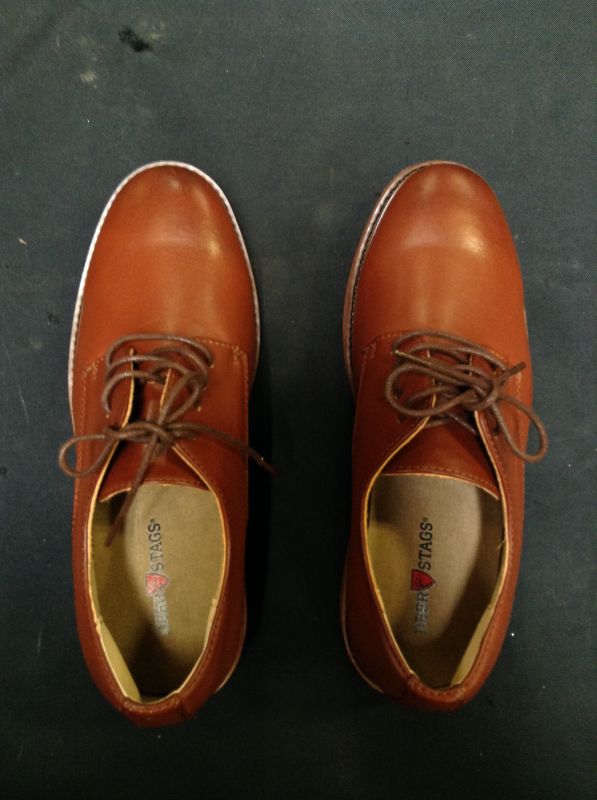 Photo 2 of DEER STAGS MENS DRESS SHOES SIZE 6M - FRONT IS DIRTY -