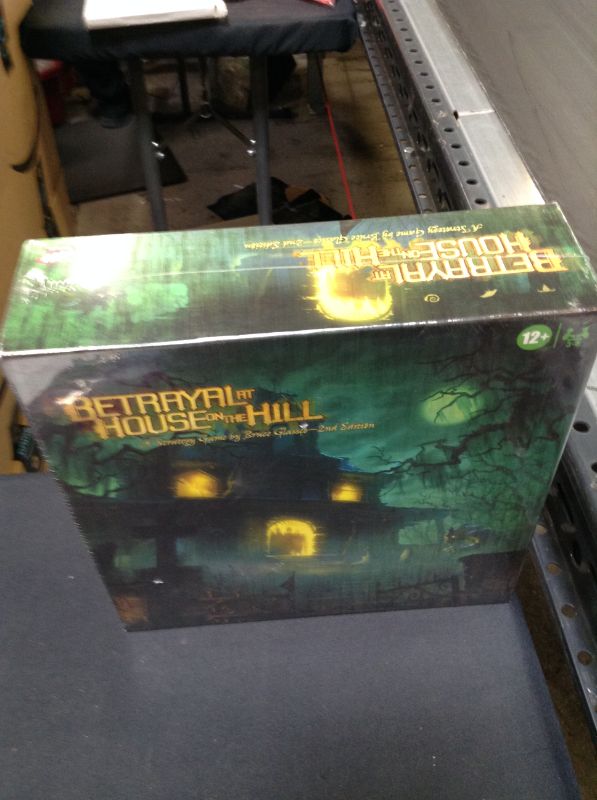 Photo 2 of Hasbro Gaming Avalon Hill Betrayal at The House on The Hill Second Edition Cooperative Board Game, Ages 12 and Up, 3-6 Players, 50 Chilling Scenarios
